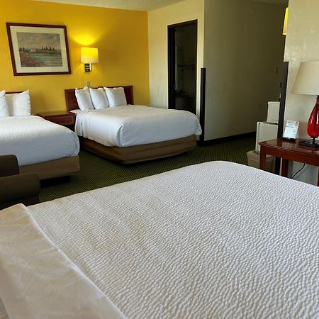 Days Inn By Wyndham Great Bend Экстерьер фото