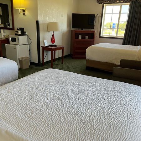 Days Inn By Wyndham Great Bend Экстерьер фото