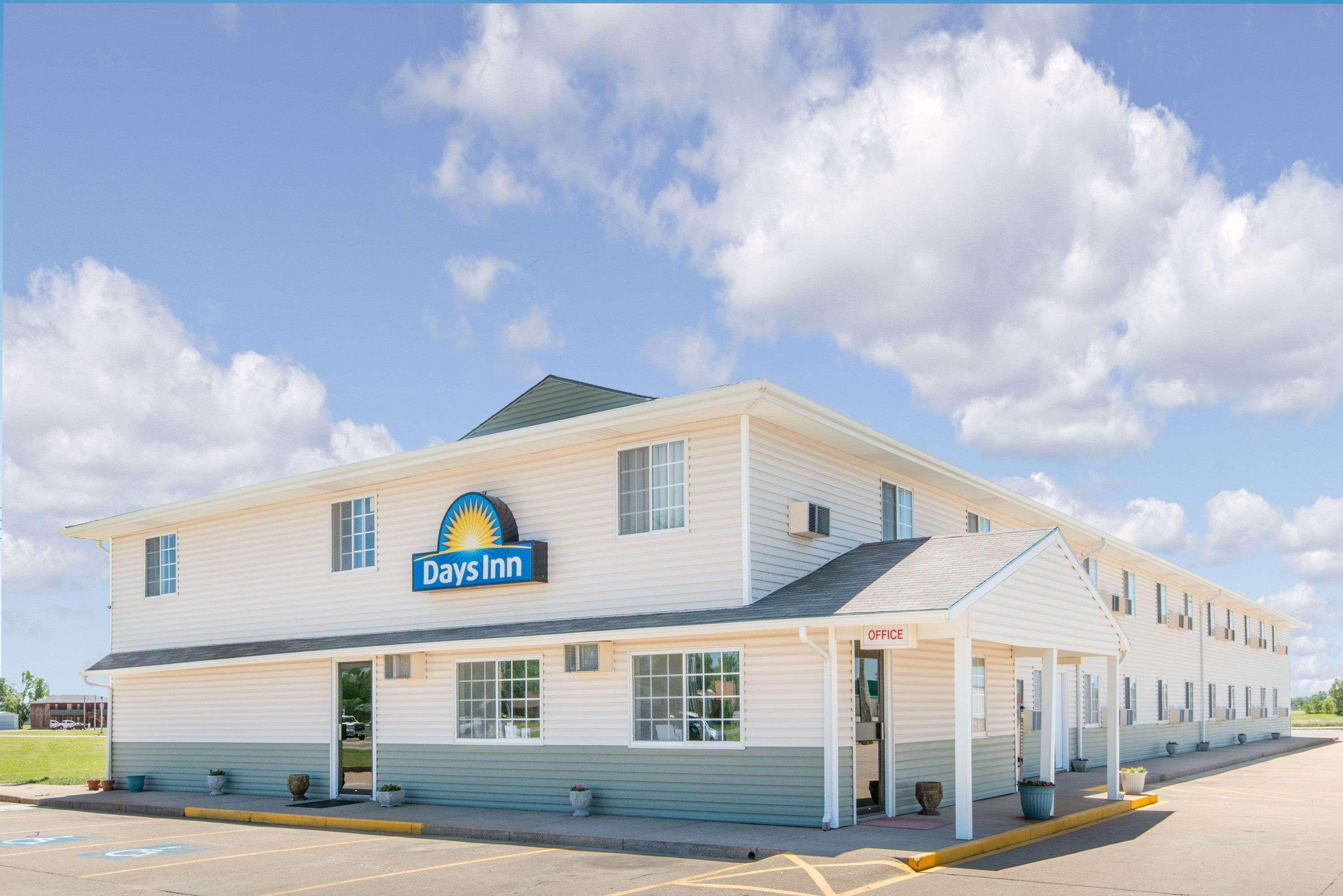 Days Inn By Wyndham Great Bend Экстерьер фото