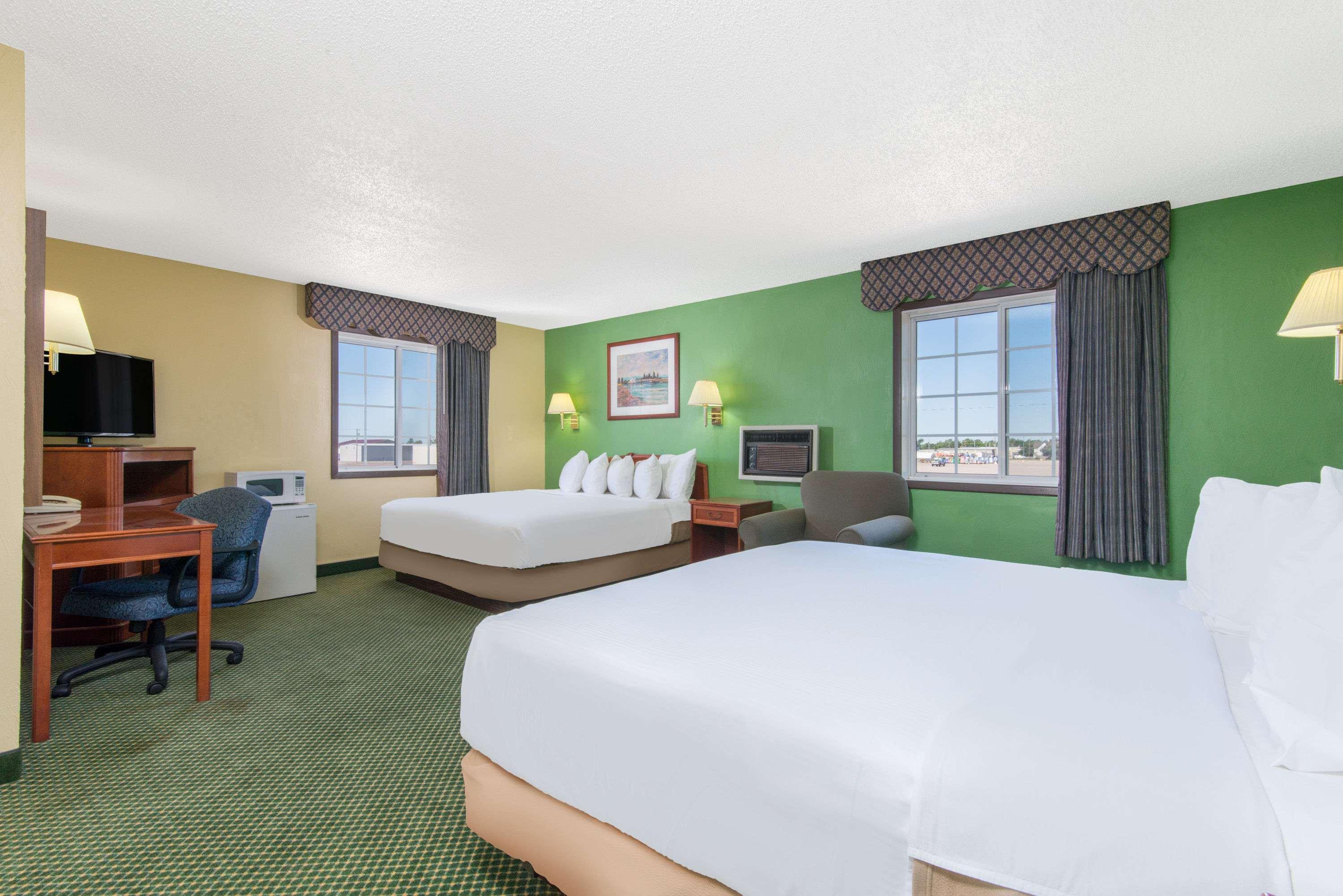 Days Inn By Wyndham Great Bend Экстерьер фото