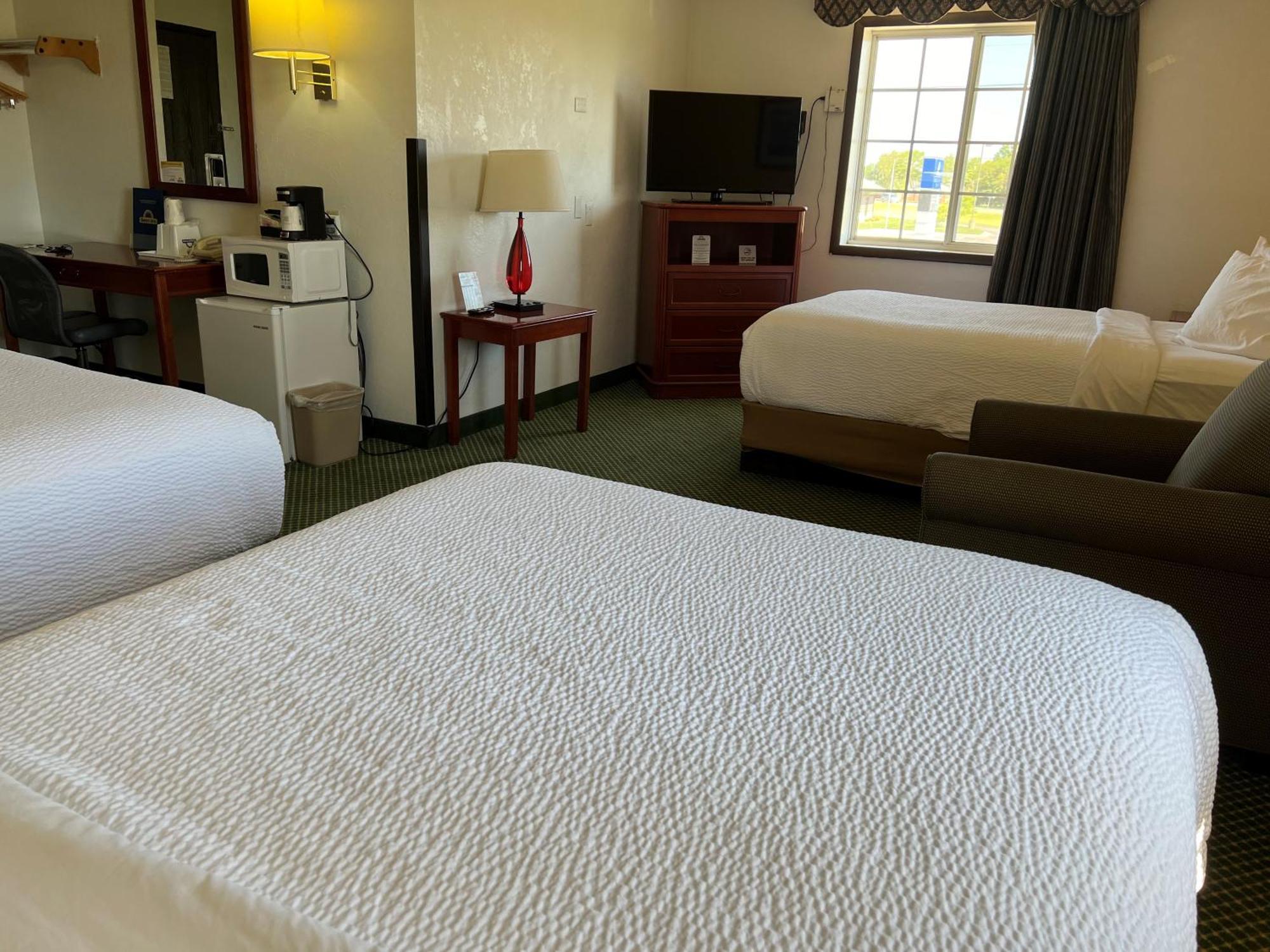 Days Inn By Wyndham Great Bend Экстерьер фото