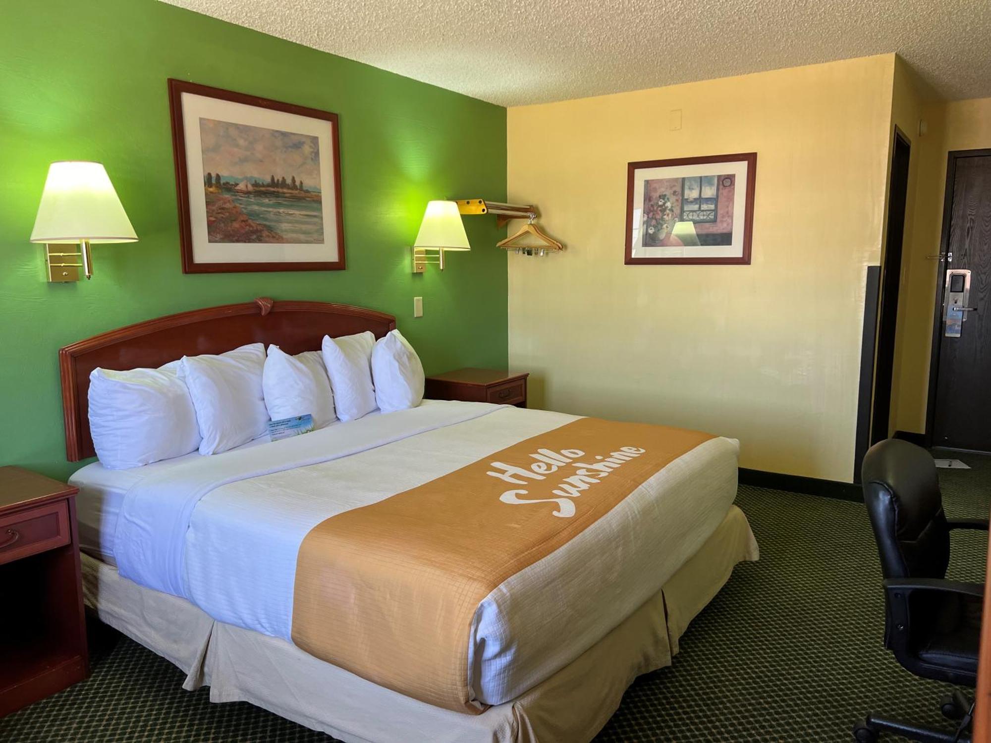 Days Inn By Wyndham Great Bend Экстерьер фото