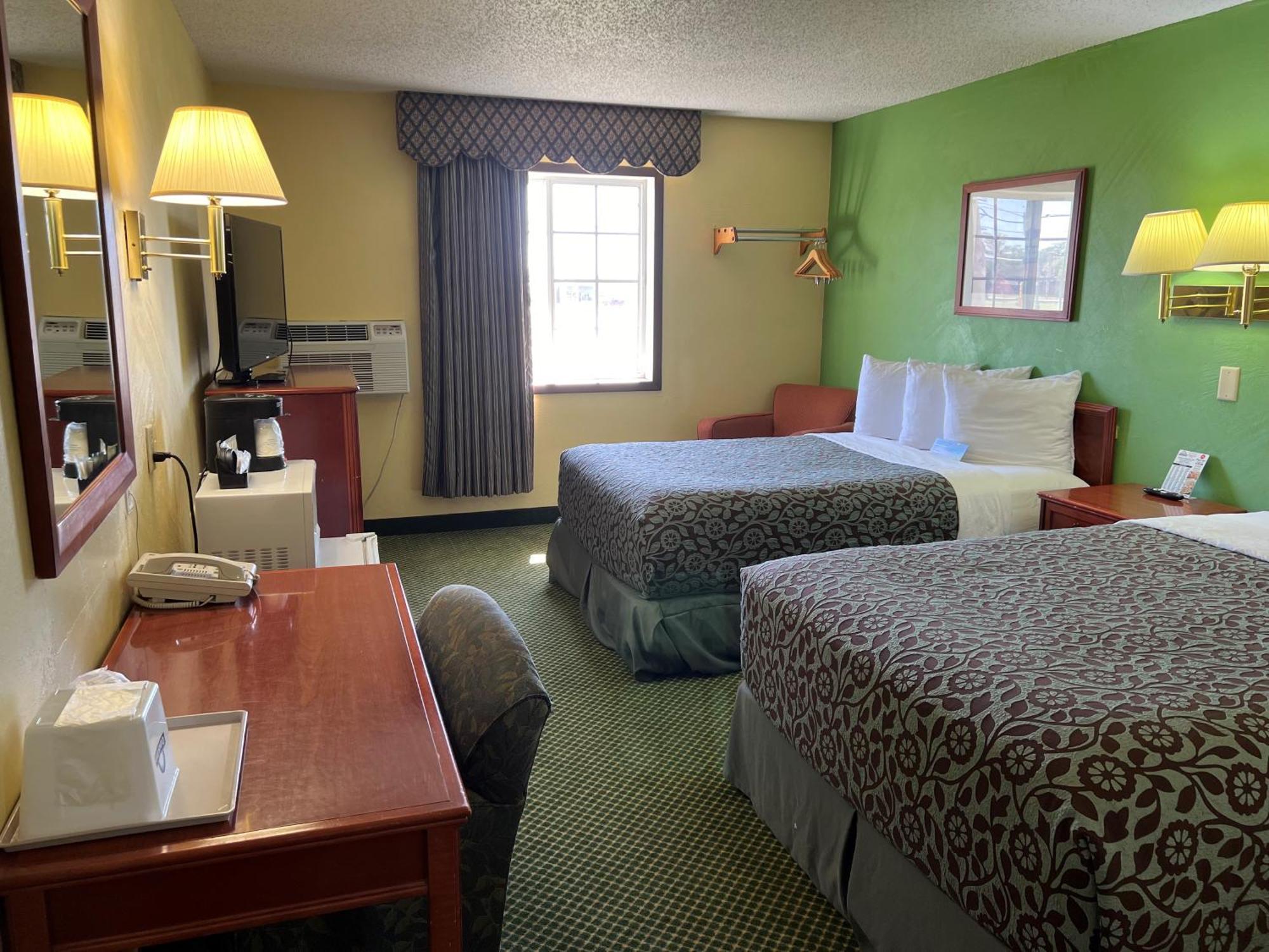 Days Inn By Wyndham Great Bend Экстерьер фото
