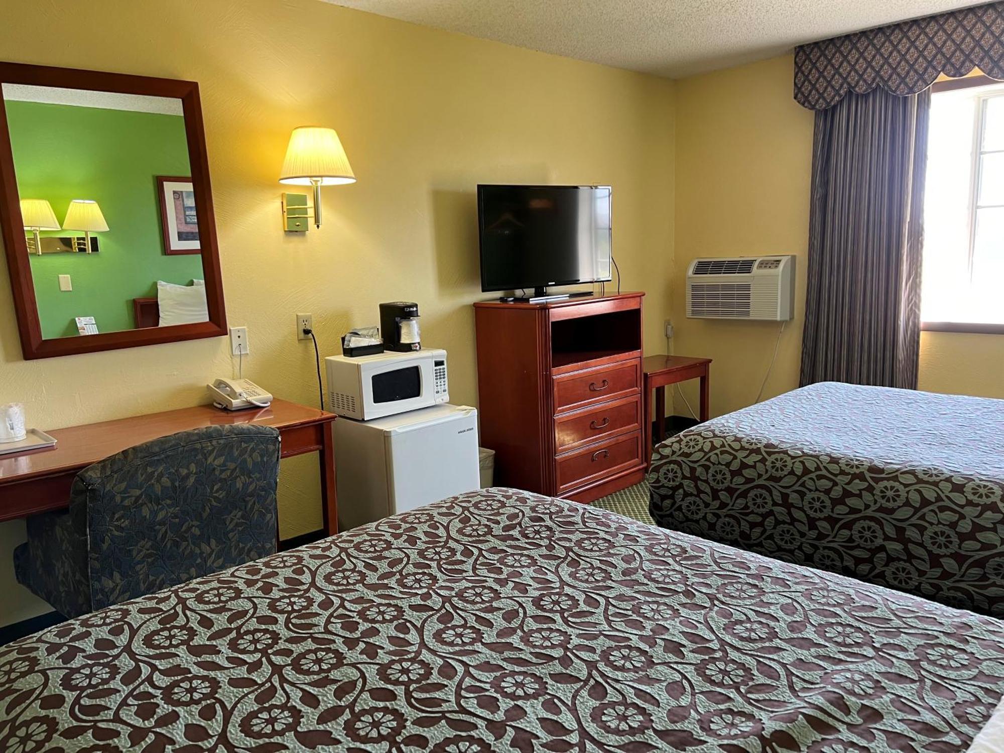 Days Inn By Wyndham Great Bend Экстерьер фото